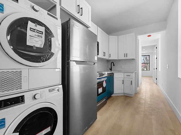 245 S 3rd St #4R — Photo 1