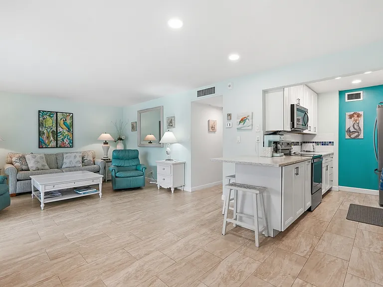1065 Gulf Shore Blvd N #1 — Photo 20