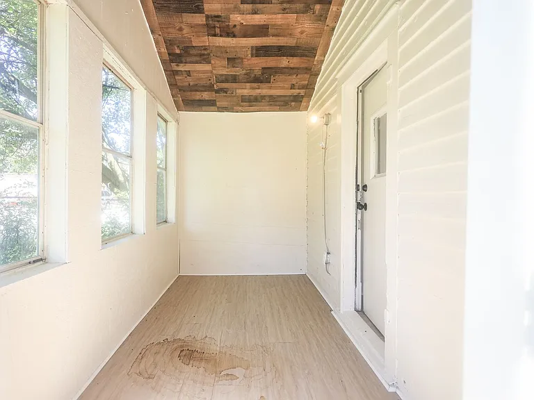 1028 W 5th St — Photo 20