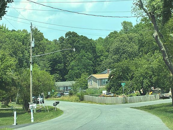 4th image of 85 Central Dr