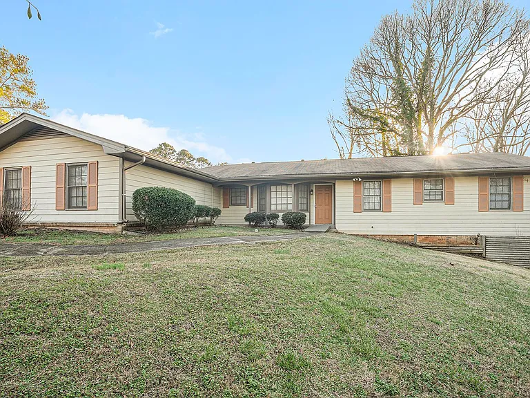 3845 Woodyhill Dr — Photo 1