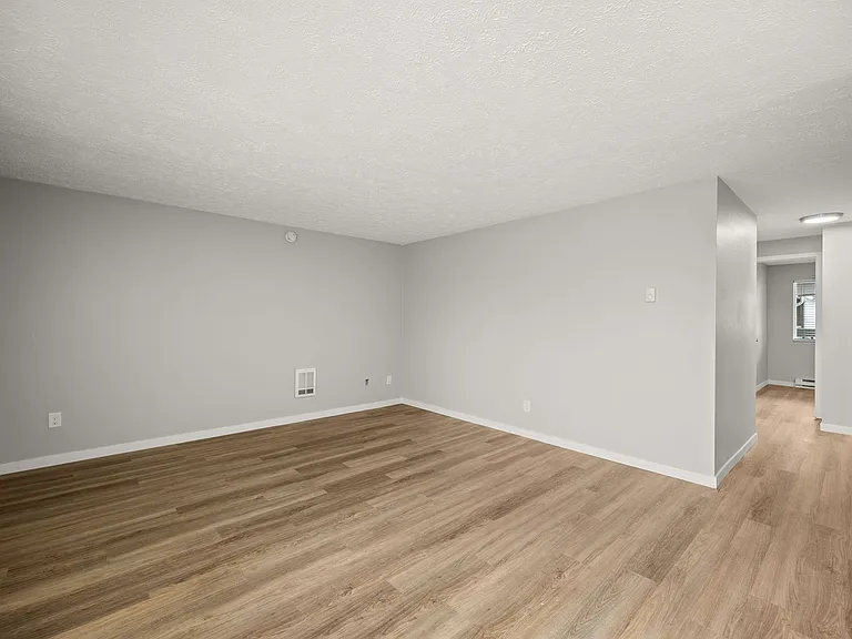River Court Apartments - Updated Units With A View! — Photo 31
