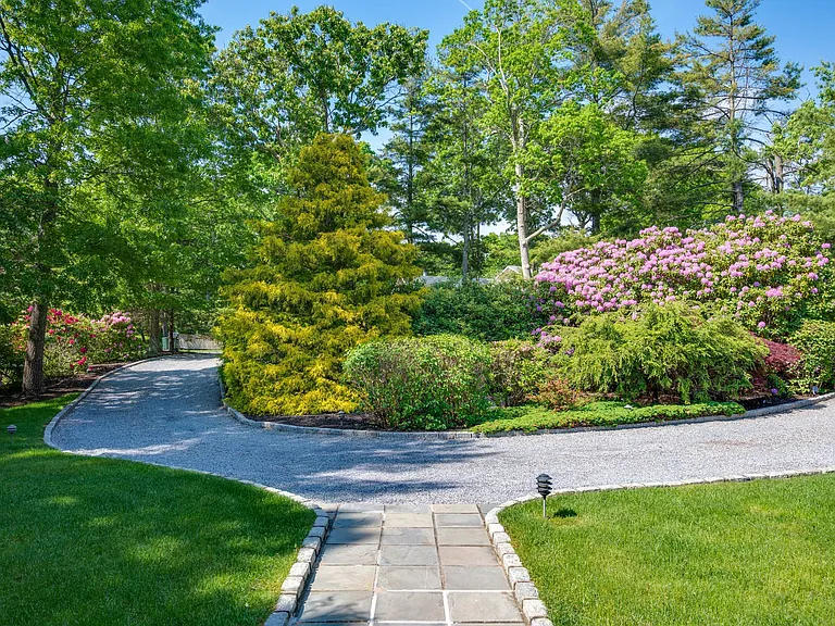 Peconic Hills Dr — Photo 23