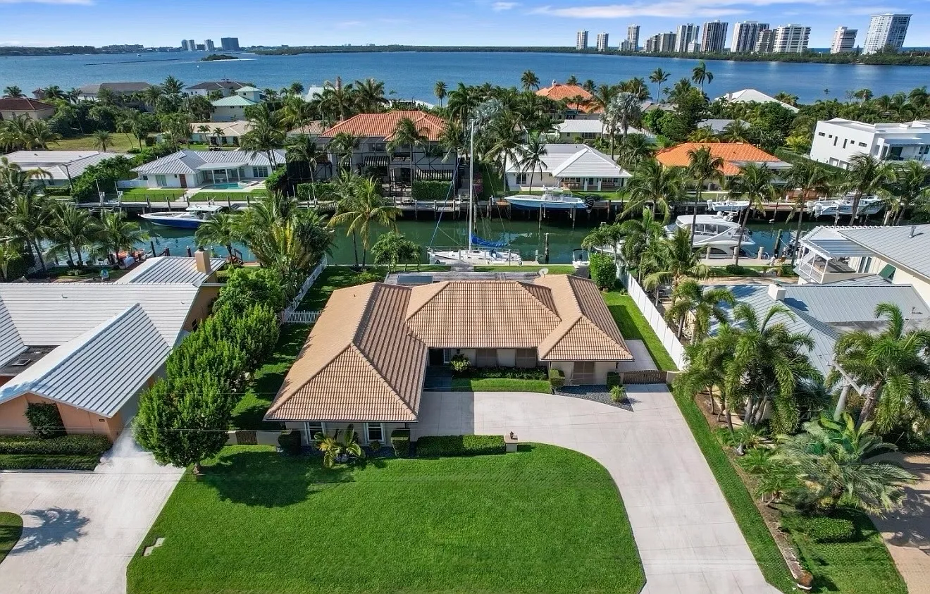 4 bed, 2.5 bath, 2800 sqft, $10,500 — Photo 1