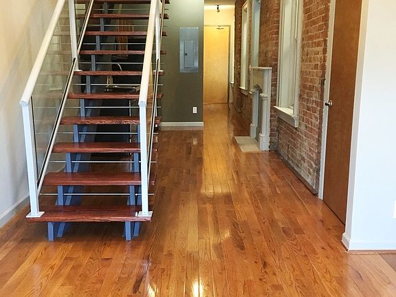 4th image of 1309-11 Main St #402