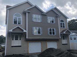 8 Phoenix St, Worcester, MA 01604