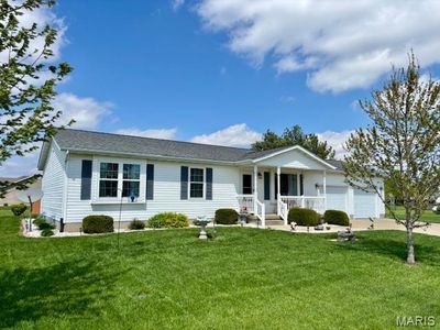 18445 Oak Dr, Carlyle, IL, 62231