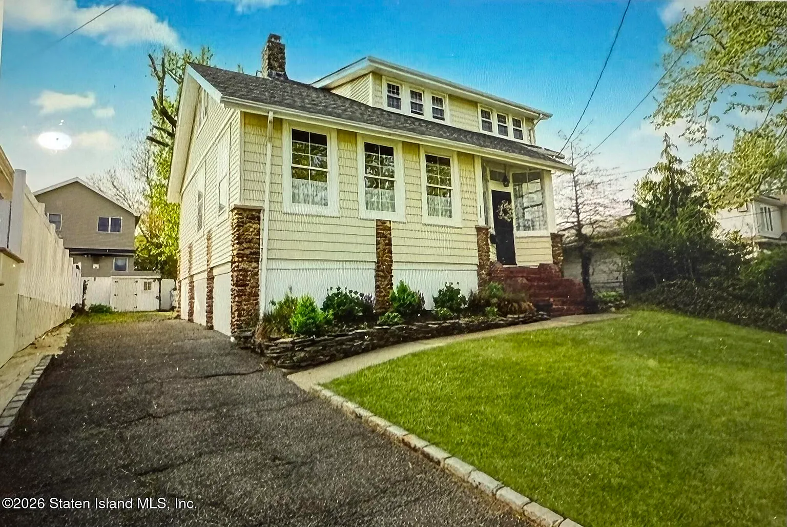 111 David St photo 1