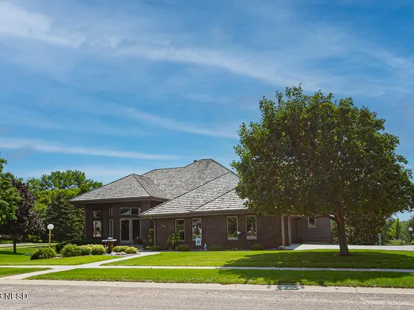 530 Summit Ave, Watertown, SD 57201