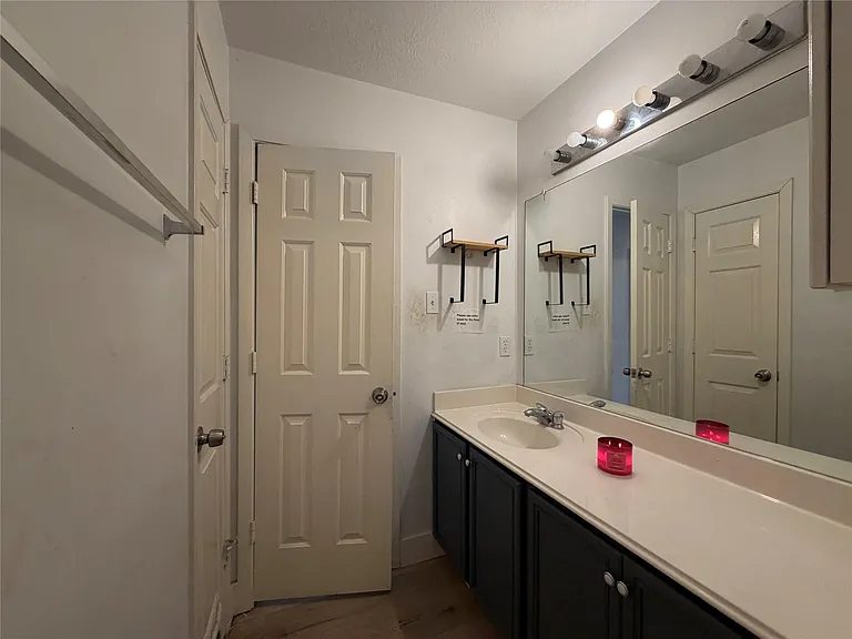 5915 Shining Leaf Ct — Photo 26