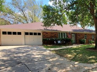 601 Raintree Ct, Arlington, TX 76012