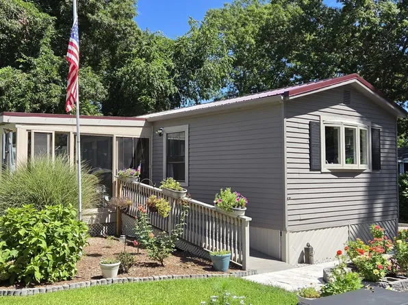 126 Doolittle Ln, West Wareham, MA 02576
