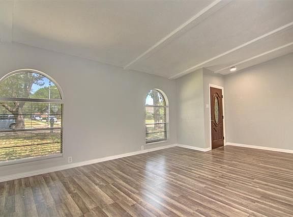 2nd image of 2912 White Oak Dr