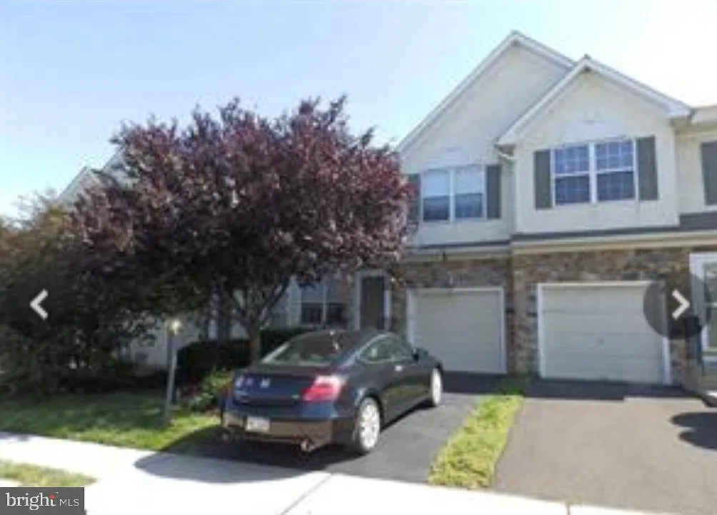 3 bed, 2.5 bath, 3046 sqft, $3,300 — Photo 1