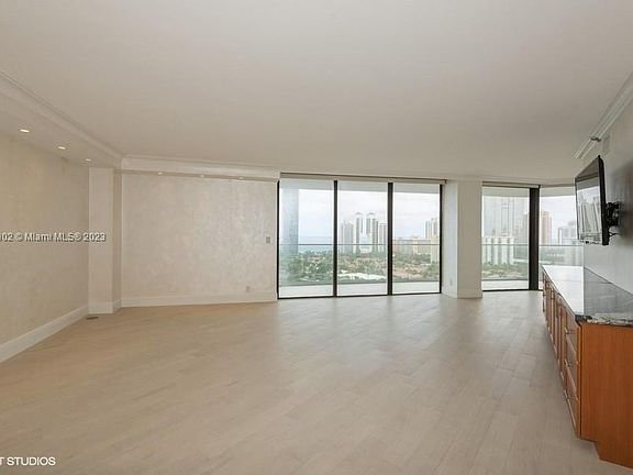 5th image of 19707 Turnberry Way APT 19H