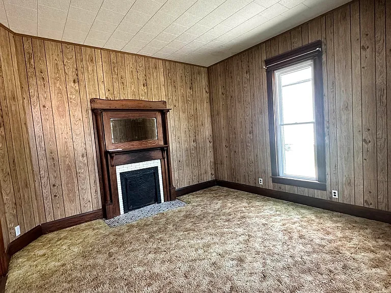 235 S Seminary St — Photo 5