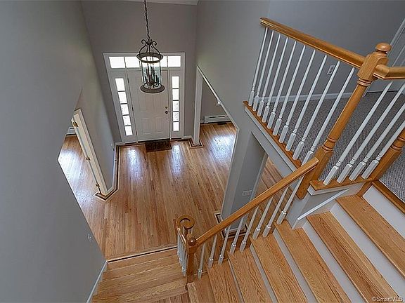 3rd image of 22 Whitewood Dr