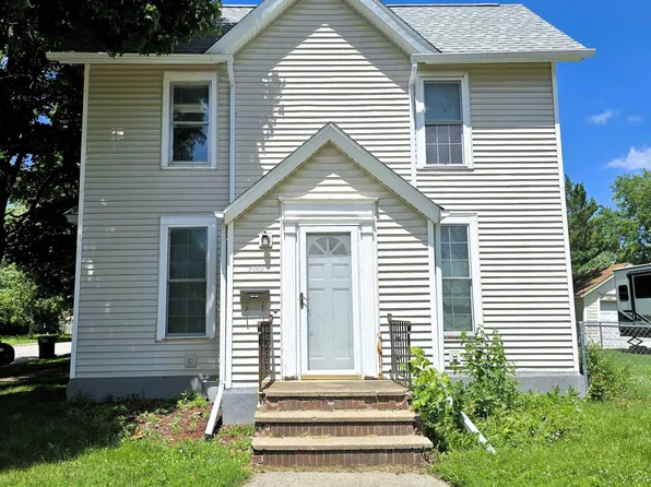 700 3rd St, La Porte City, IA 50651