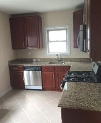 3rd image of 2561 Morgan Ave