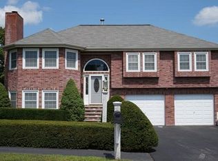 2 Kelly Dr, Woburn, MA 01801