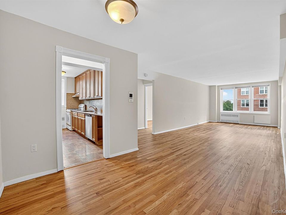 1st image of 14 Westview Avenue #510
