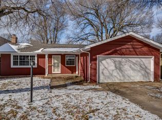 2245 S Pickwick Ave, Springfield, MO 65804