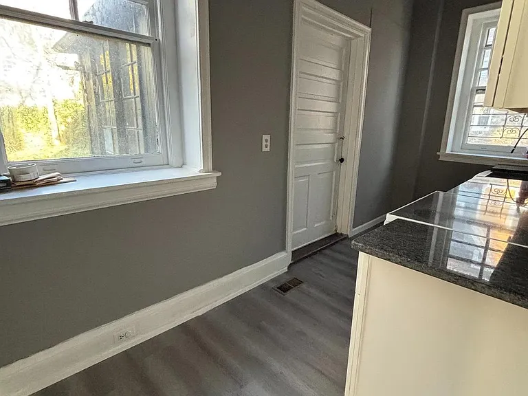 2025 Upland Way — Photo 11
