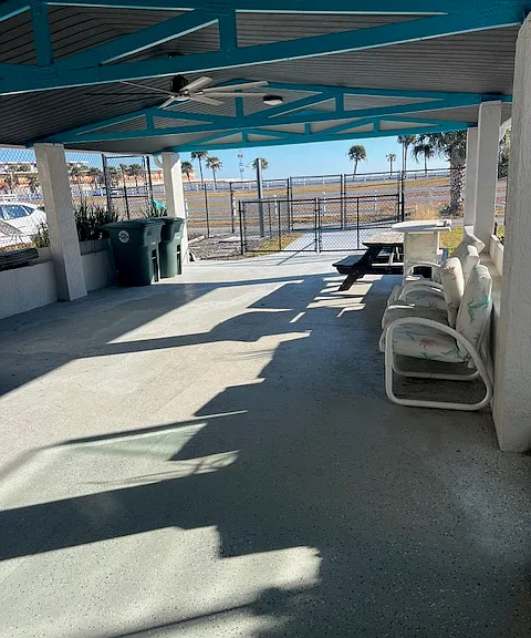 carport with ceiling fan