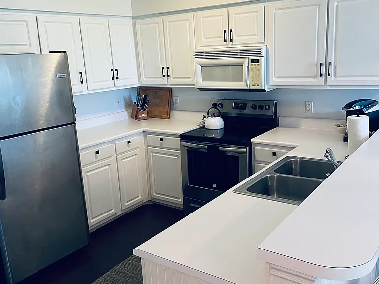 390 Pinehurst Ln #14J — Photo 11