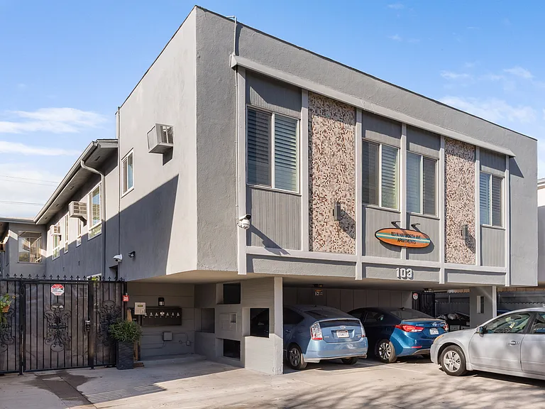 103 N Hayworth Ave #4 — Photo 3