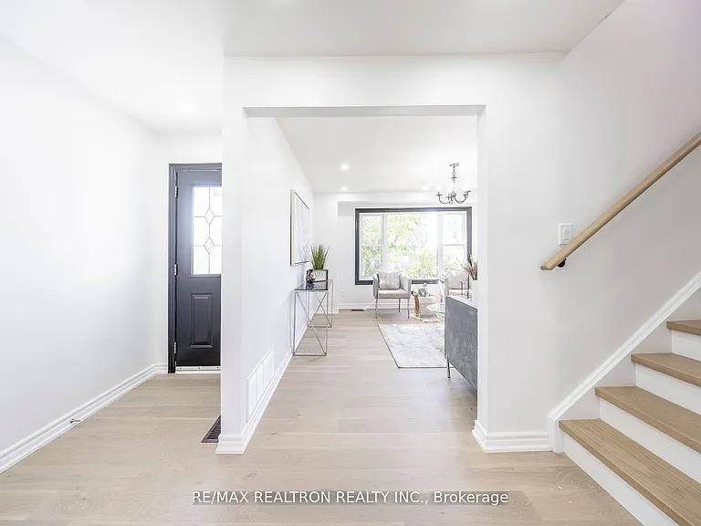 14 Grassmere Ct — Photo 2