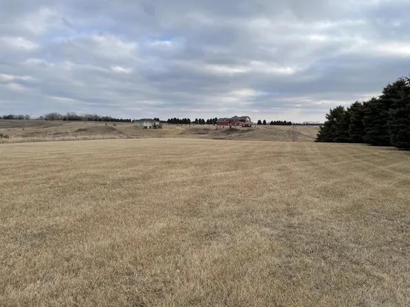 3049 E Lakeside Rd, Jamestown, ND 58401