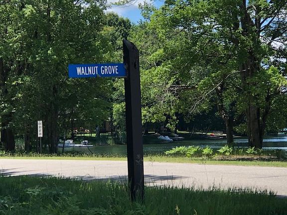 5th image of 9224 Walnut Grove St