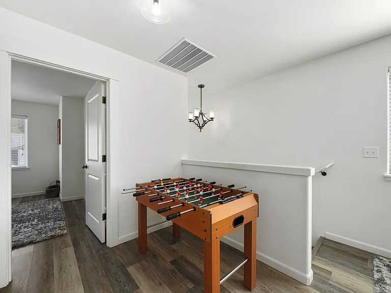 1564 SE Honeysuckle Loop #B — Photo 9
