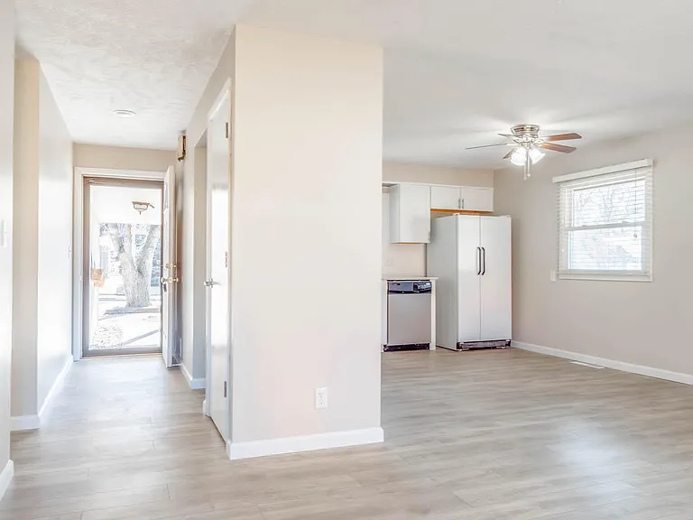8512 Templeton Dr — Photo 4