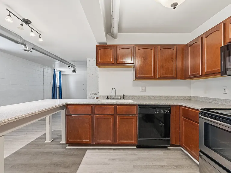 The Reese Apartments — Photo 20