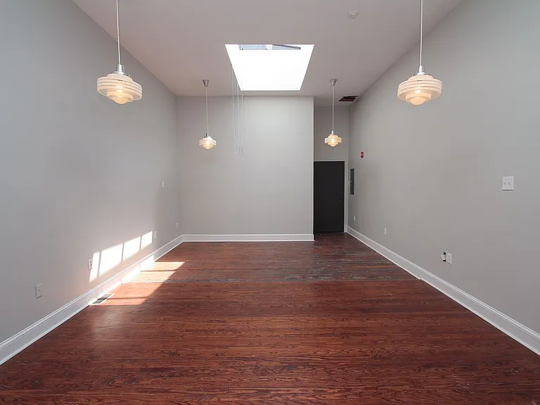 1527 South Street — Photo 2