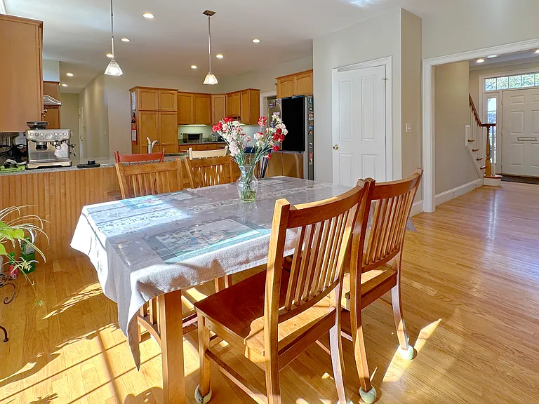 11 Oakland St — Photo 16
