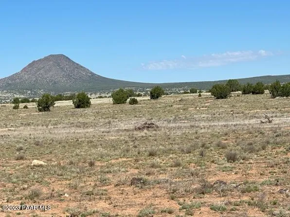 58N W Prairie Dog Rd, Ash Fork, AZ 86320