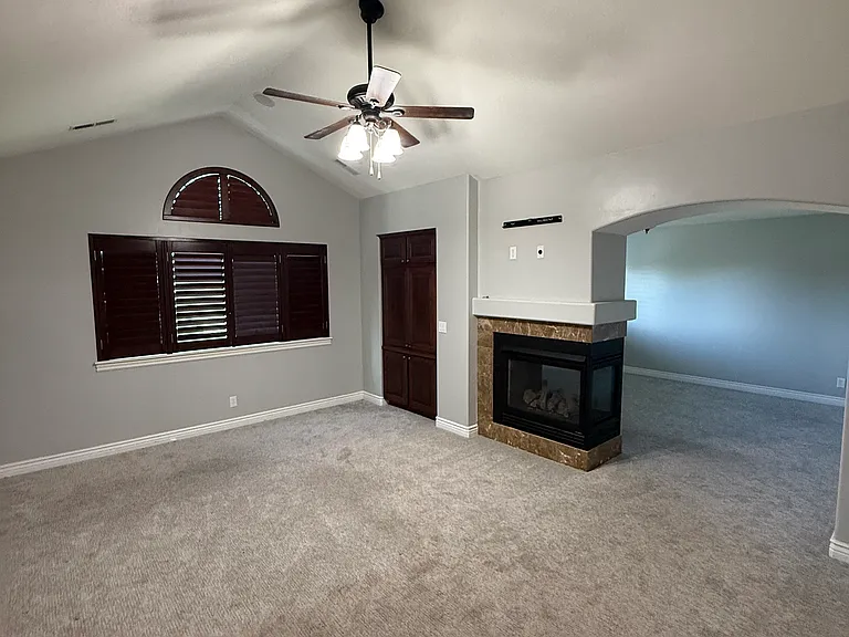 1848 W Grays Pl — Photo 2