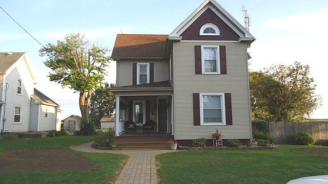 1st image of 105 W Peru St