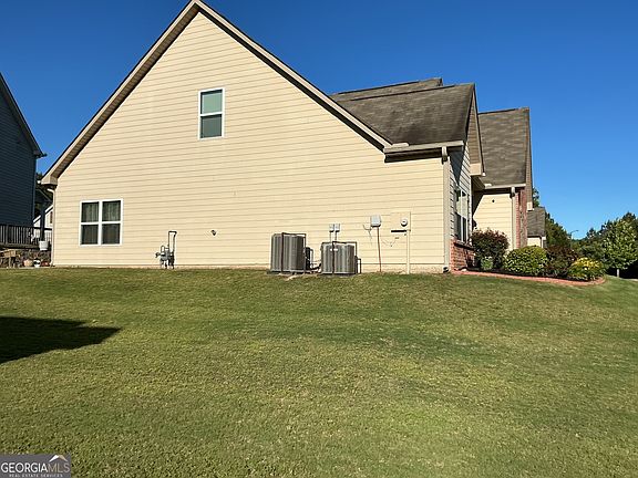 3rd image of 17 Camden Lake Way
