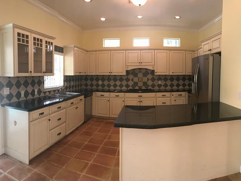 Kitchen and breakfast bar