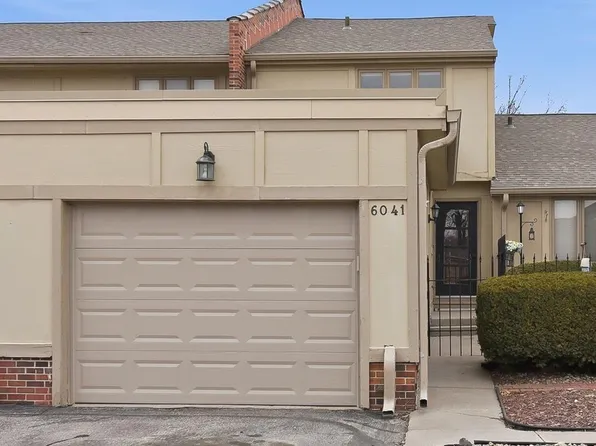 6041 Oak Hills Dr, Omaha, NE 68137
