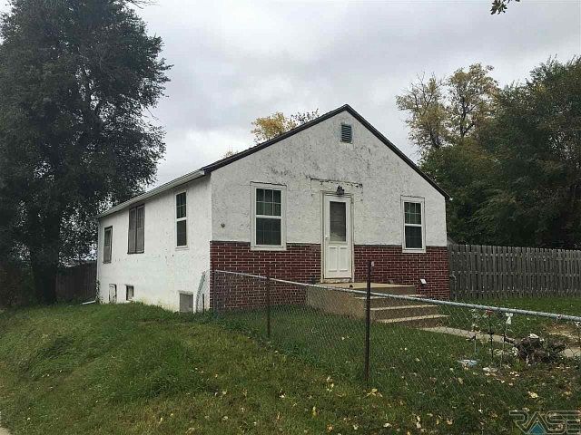 2nd image of 221 S Wayland Ave