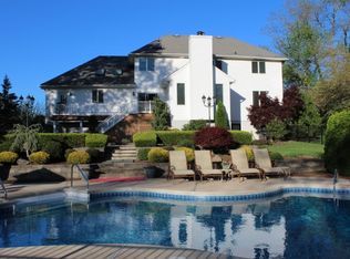 1 Queen Ct, Manalapan, NJ 07726