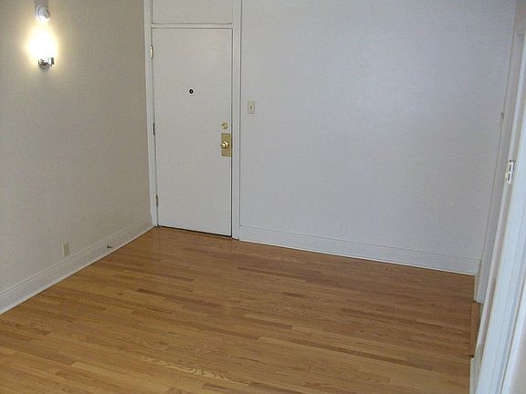 4th image of 232 N Genesee St #302
