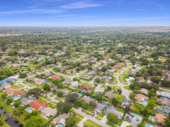 12275 Sannenwood Lane, Wellington, FL 33414