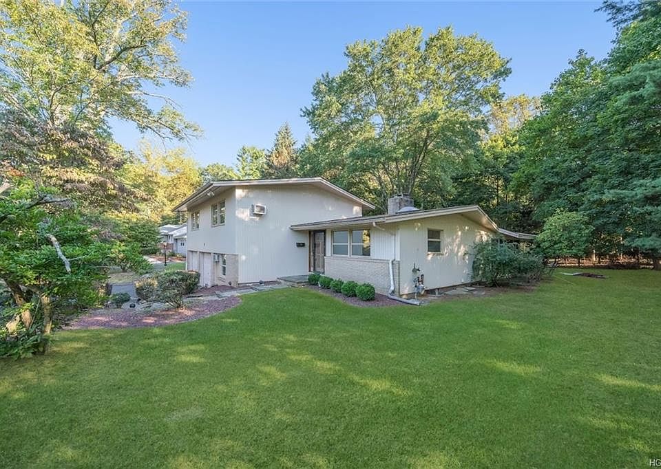 1st image of 8 Hidden Valley Dr