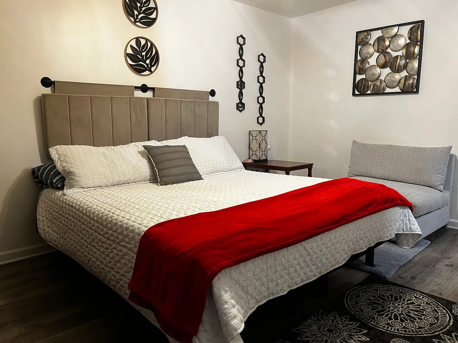 2 bed, 1025 sqft, $900 — Photo 2